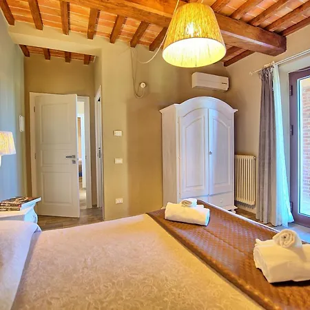 Massimiliano By Posarellivillas Vila Volterra